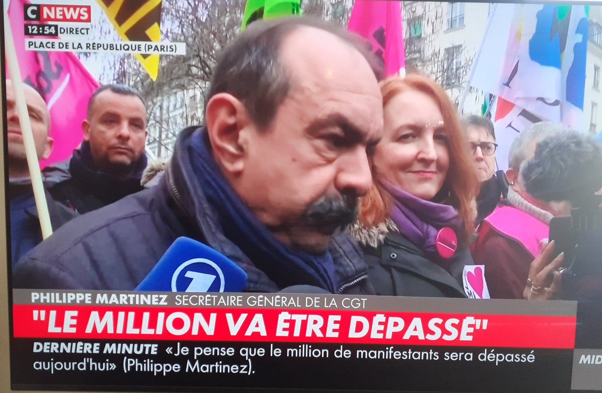 Je n oublierai jamais que ce moustachu a appelé à voter Macron le mondialiste. Et maintenant ce 🤡 prétend s opposer à Macron et à sa reforme des retraites présente dans son programme.
