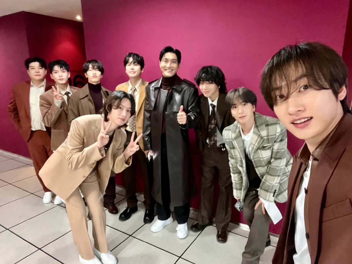 paulinejulianaa's tweet photo. [D+1] Road to
Super Junior : The Last Man Standing

🚩🚩🚩🚩🚩
I wish that the members are all healthy and safe. You guys have a lot of schedules, take a rest if it's needed. Let's be together forever 💙@SJofficial

@DisneyPlusID @elfindonesiacom 
#EverLastingFan #LastManStanding https://t.co/7eBpa1rolC