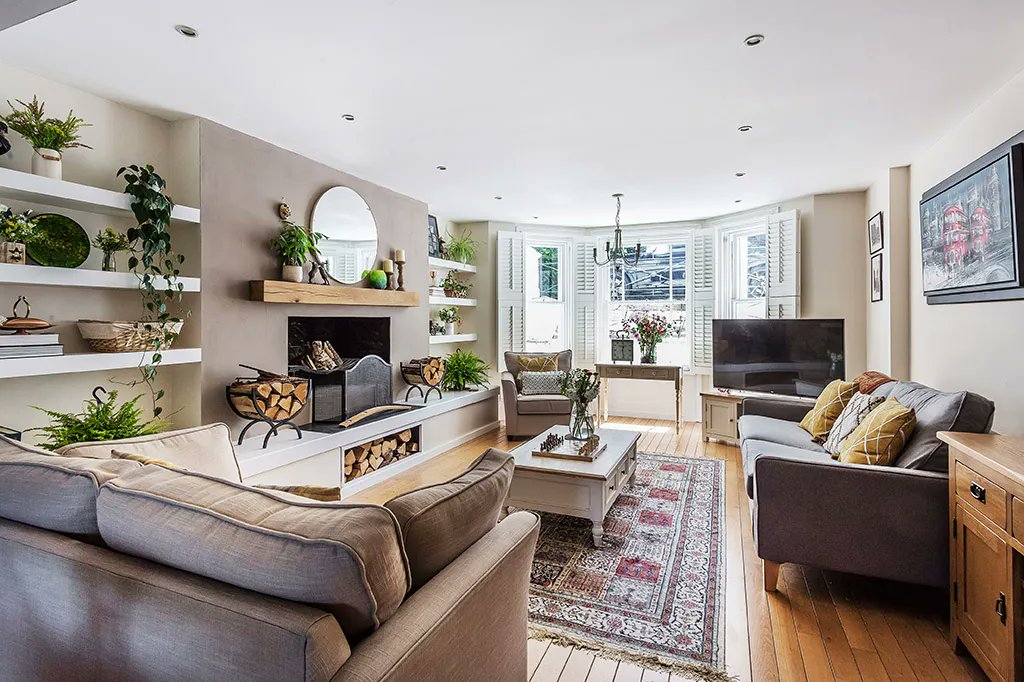 FOR SALE - A Home Of Distinction  - a 2 bedroom garden flat. Viewing is highly recommended.   buff.ly/3HhW9dI  
*Spacious
*Period features
*Two parking spaces
*Share of freehold
*No onward chain
*In the heart of #TunbridgeWells