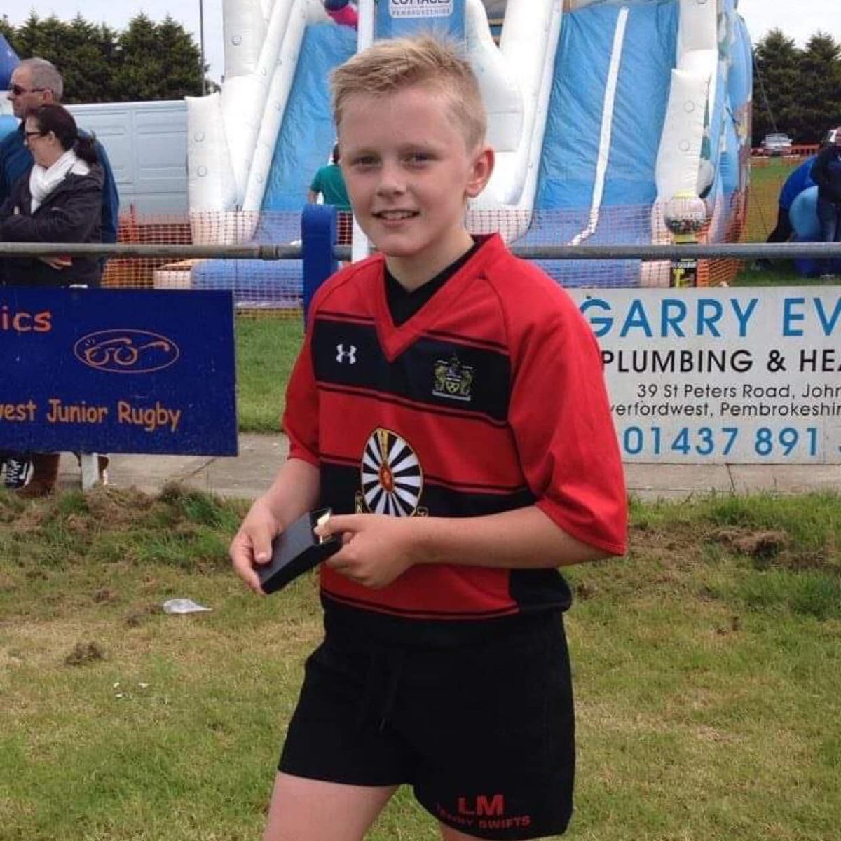 TenbyUTDRFC's tweet image. Congratulations to these 2 Tenby United Swifts players, Archie Hughes and Lewis Morgan, who are putting on their Welsh jersey this Friday in the starting 15 for the Wales U20s!

🔴⚫️🔴⚫️🔴⚫️🔴⚫️🔴⚫️🔴⚫️

#oneclub #inspirethenextgeneration  #proudclub