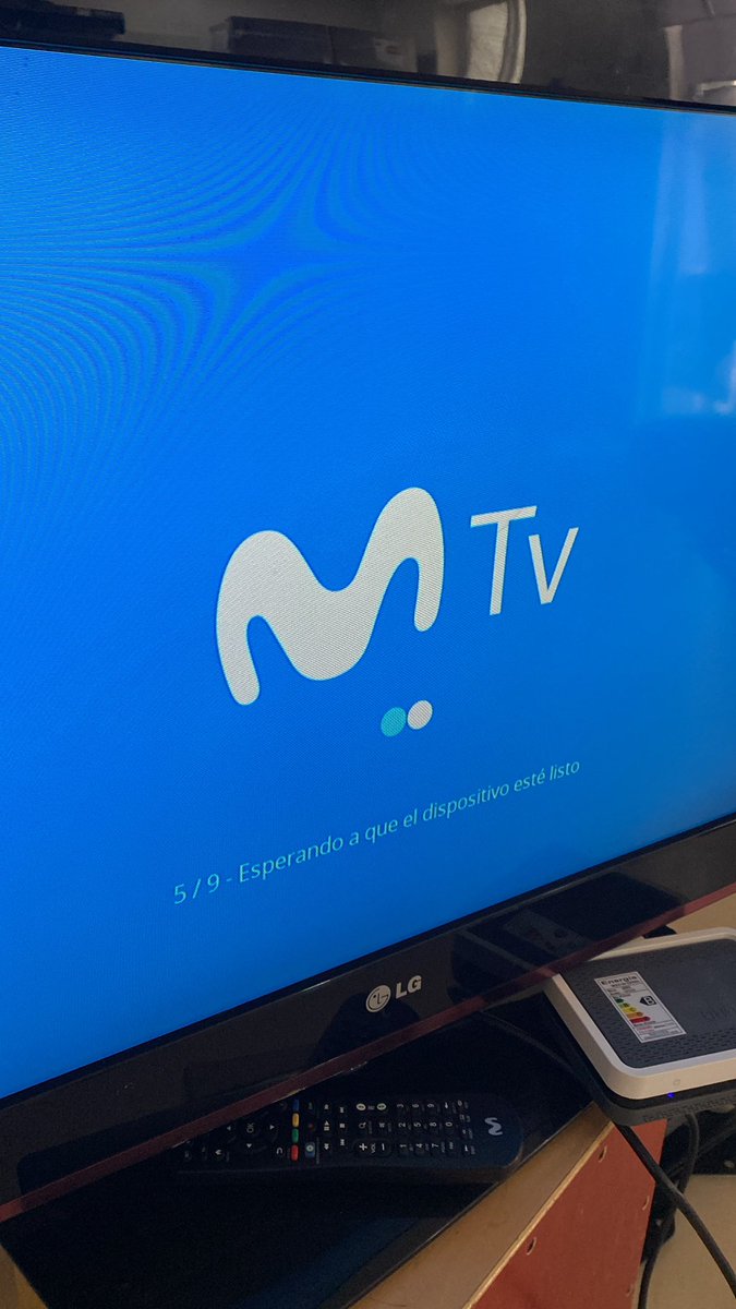 guianve's tweet photo. Tercer día sin tv de #movistar en plataforma dicen que lo arreglarán en 48 horas y @AyudaMovistarCL solo pide datos pero no lo reparan ni envían un técnico https://t.co/foYGpdyU0o