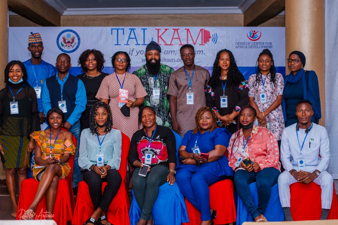 devatopafrica's tweet photo. On the 27th of January 2022, @devatopafrica in  partnership with @projectpinkblue and @VoicesActive  organized a panel discussion to commensurate the 2022 Human Right Awareness Month tittled 'Improving Awareness on Human Trafficking and Increasing Reportage of Reported Cases' https://t.co/oqfDOI3ajs