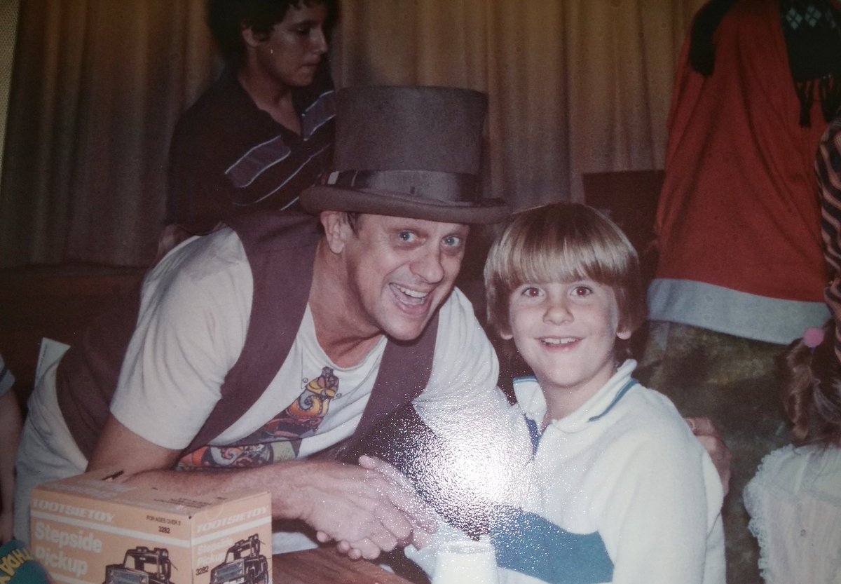 XII_Knight's tweet photo. My Birthday at @ChuckECheese 30 years ago, love #WallaceAndLadmo
https://t.co/RId0jRo2WN https://t.co/K7smB3XSWu