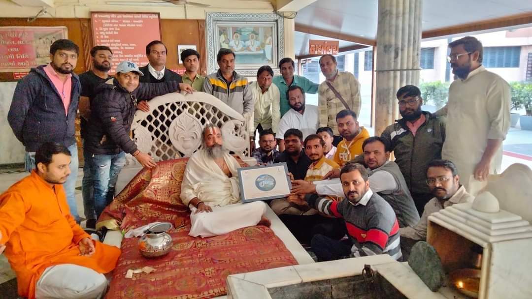 vgsywahmedabad's tweet photo. જય જગન્નાથ..🙏

વિશ્વ ગુજરાતી સમાજ - યુથ વિંગ અમદાવાદ શહેર ટીમ Vgs YW Ahmedabad  સાથે ભગવાન જગન્નાથ મંદીરે દર્શન કર્યા અને પરમ પૂજ્ય મહંત શ્રી દિલીપદાસ જી મહારાજ ની શુભેચ્છા મુલાકાત કરી ને આશીર્વચન મેળવ્યા..
જય ગુજરાત..જય ભારત.. https://t.co/xaTtaRGwr0