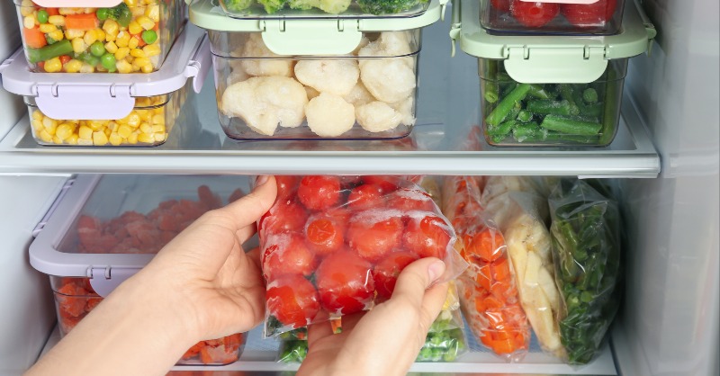 FightBAC's tweet photo. Nobody likes the cold, including bacteria! After eating, refrigerate food quickly at a temperature of 40 °F or below to slow the growth of harmful bacteria.
Learn more: https://t.co/YG8Uu1Thge #foodsafety https://t.co/jxJwXYkgUR