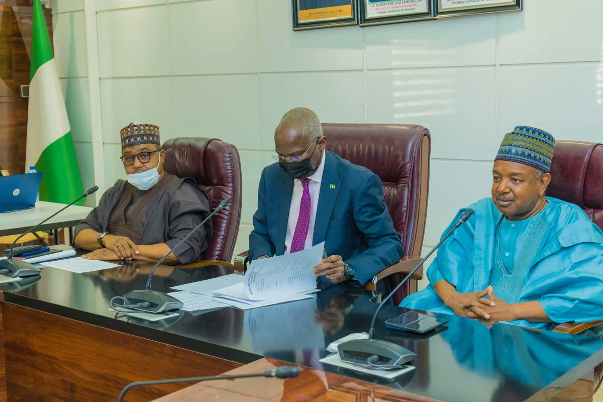 hon_umarelyakub's tweet photo. The Governor of Kebbi State Abubakar Atiku Bagudu paid a courtesy visit to the ministry's headquarters https://t.co/tZ2V0w16Zy