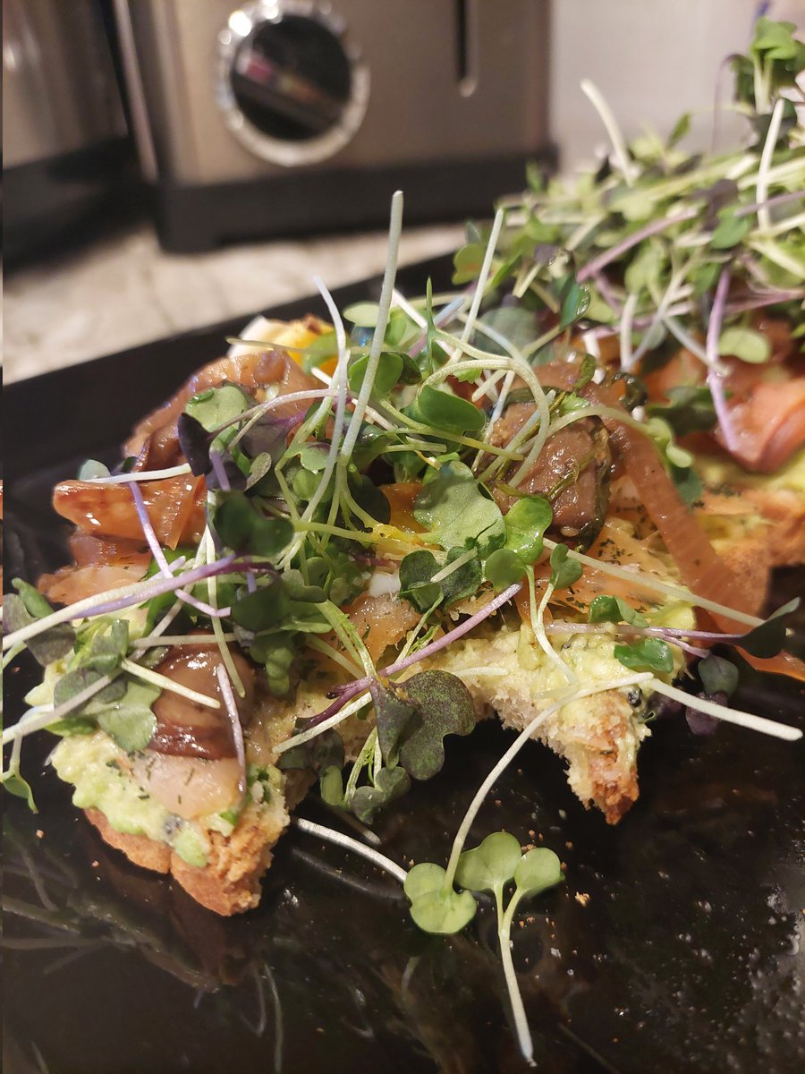 La ComTess tweet media