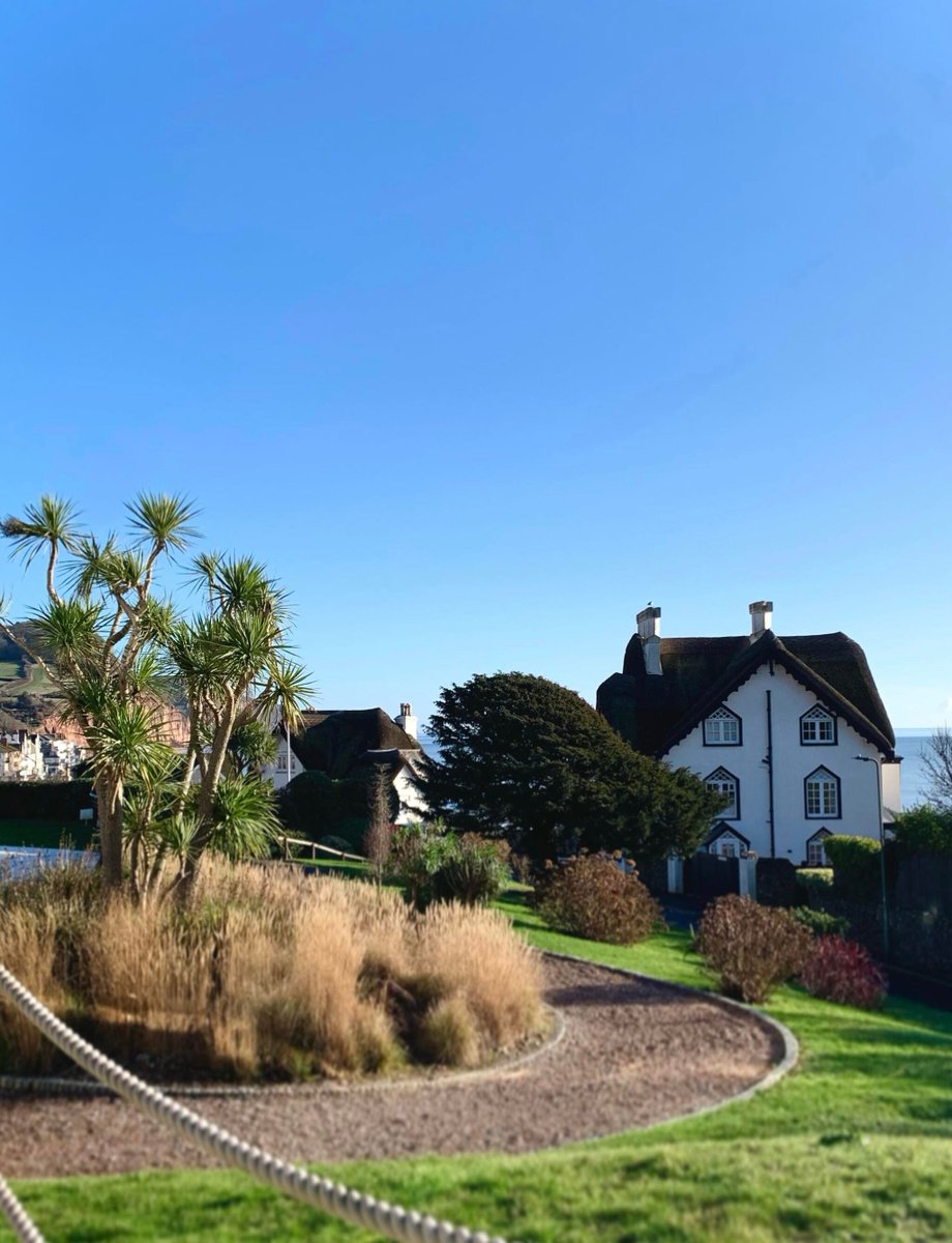 ParitorSoftware's tweet image. It&apos;s a team day where we all come together to work, collaborate, and share ideas. We&apos;re in beautiful sunny Sidmouth today. ☀️🌊❄️

#collaborativeworking #workingtogether #tuitionadministrationsoftware #sidmouth