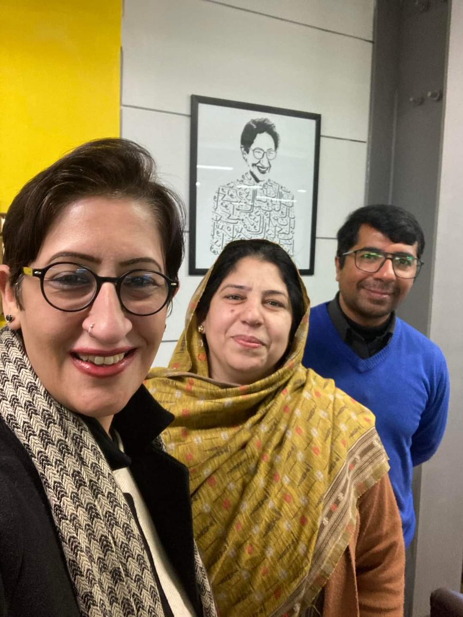 faizamir2003's tweet photo. Thank you so very much Dr. Rabia Akhtar for being the lovely you, sharing your precious time at University of Lahore and hosting a delightful lunch and above all interesting learning centric movie discussion. 😉
I am really honoured...I really am. 💖 https://t.co/gsPNvYcrXB