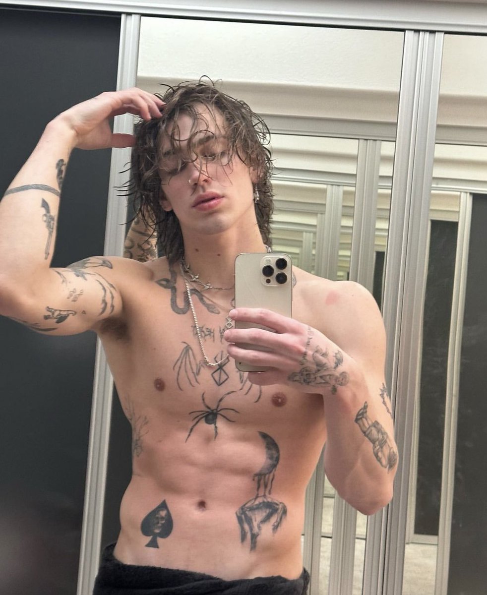 23y • Virgo • dad of Wolf and Noah • adventurous • enjoy the simple things • animal lover • he/she kisser • nsfw • mdni • 18+