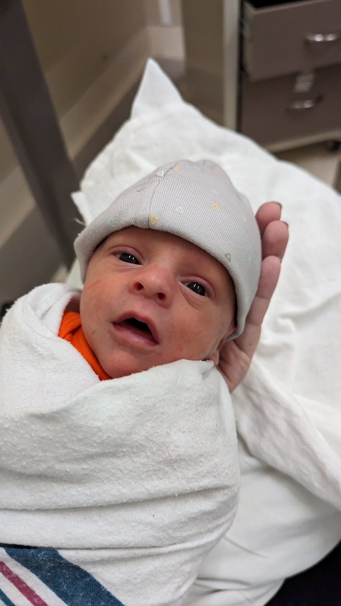 Can't believe this beautiful boy will be 3 weeks old tomorrow already! 💙 Can't wait to bring him home from the NICU. 🥰