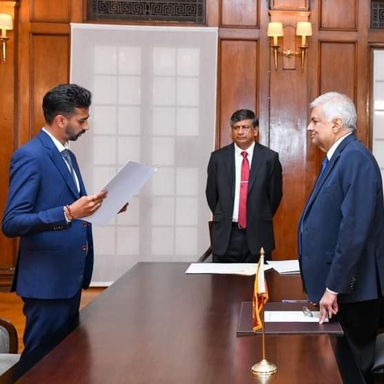 Two new ministers were appointed. @RW_UNP government has enough money💵  to entertain their MPs but no money to buy medicines💊  or medical equipment💉 for government hospitals🏥 . Is this how RW going to achieve #economic_stability?

#lka #SriLanka #GoHomeRanil #SriLankaCrisis