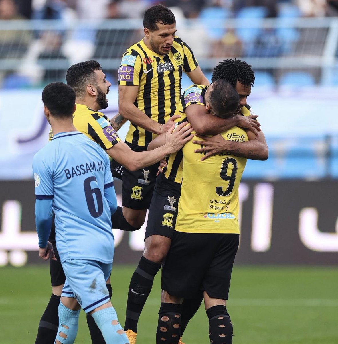 Laffaksa's tweet photo. جاهزين يا جمهور الذهب ؟ 
سحــب سريييييع 🐅

٣ تذاكر منصة فضية لمباراة #الاتحاد_الفيحاء 🎫 
متابعة ☑️ + رتويت 🔁

#الاتحاد_الفيحاء #لفة 
#دوري_روشن https://t.co/Onen1Fmhgw