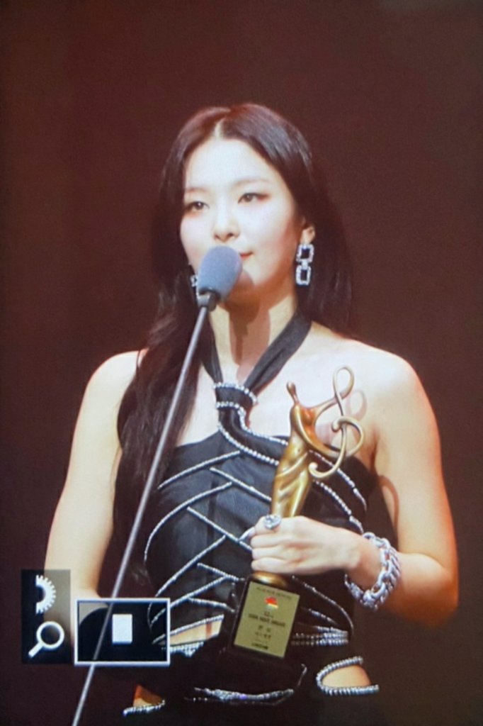 Blue Moon tweet media