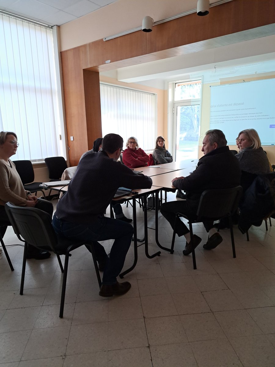 Un atelier sur la mobilité 🚗🚲en partenariat avec Mr VISSE de la Région <a href="/hautsdefrance/">Région Hauts-de-France</a>  s'est déroulé au sein de la Maison France Service de Le Cateau🧐 Une rencontre permettant de faire le point sur les différentes solutions et aides à la mobilité 👍🚌