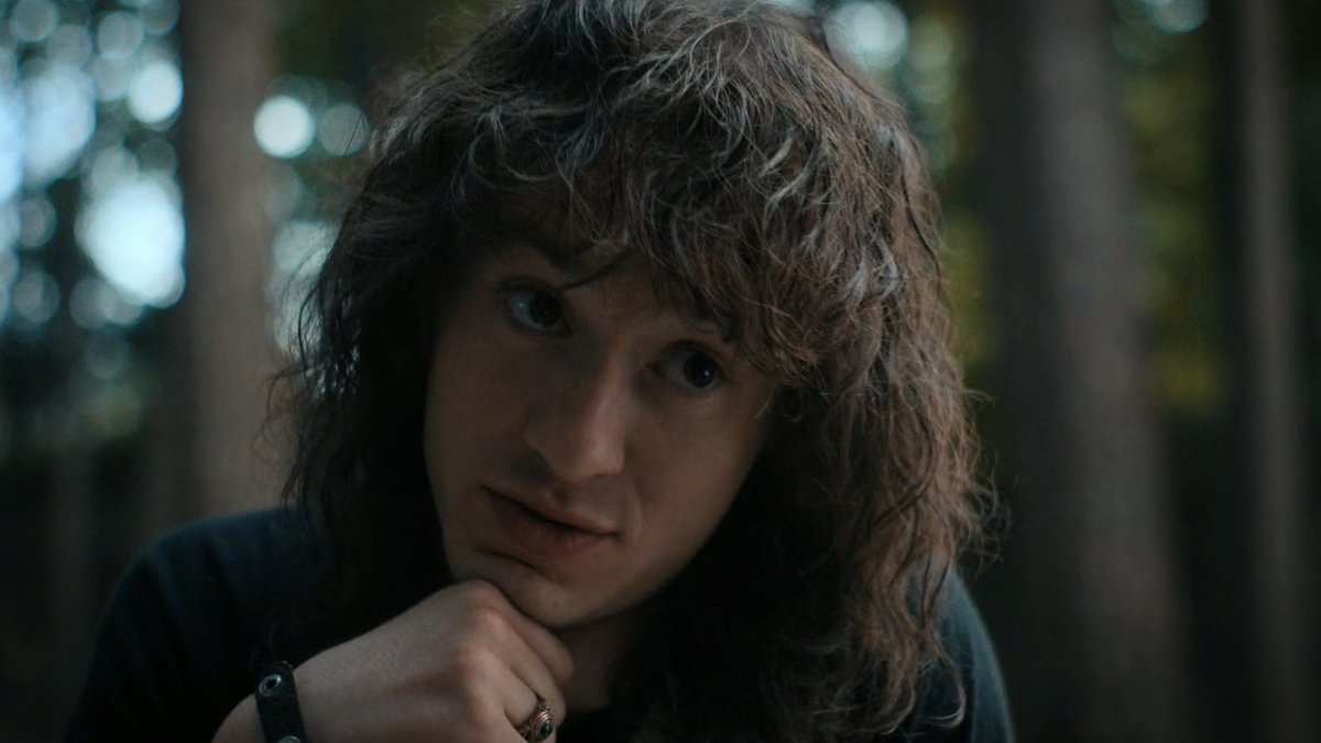 maidenesque's tweet image. the way eddie only acts cute around chrissy adhjashkd he's really out of control here lmao