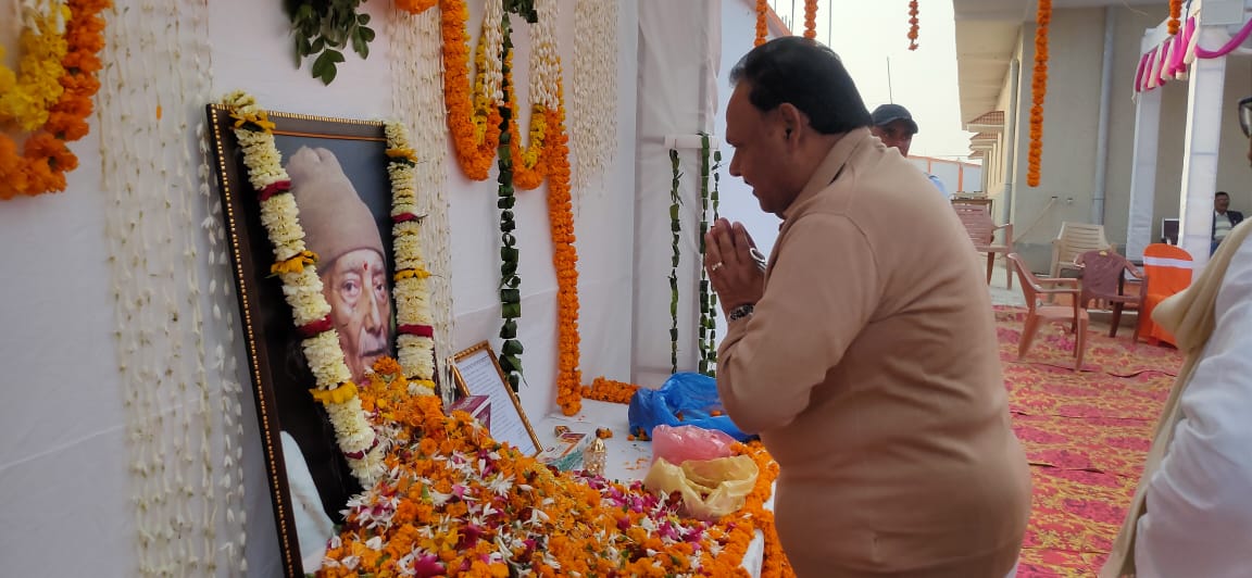 KamleshSinghMLA's tweet photo. आज भवनाथपुर विधानसभा के माननीय विधायक श्री @ShahiPratap जी के पिता स्वर्गीय हेमेंद्र प्रताप देहाती जी के ब्रह्मभोज में सम्मिलित हुआ।
ॐ शान्ति 🙏 https://t.co/7FWlCrAUmz