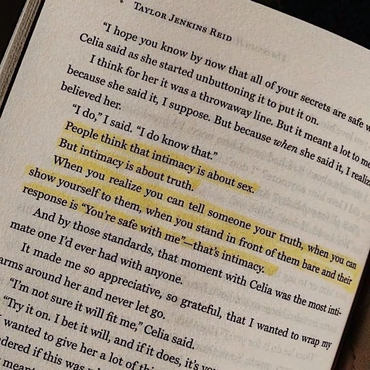 很多人认为亲密关系就是一起做爱。

并不是这样的。亲密关系是坦诚和真实。

如果有一个人，你能把自己的内心坦诚给TA，把真实的自己展示给TA，而TA的回应是接受你，给你安全空间让你做自己 —— 那就是亲密关系。

facebook.com/alliesacademy/…