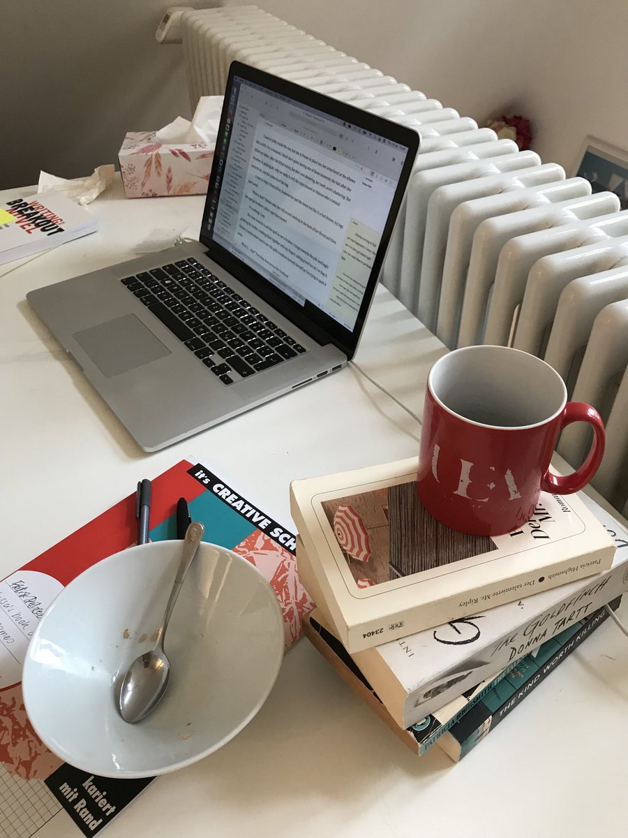 I’m going to title this photo, ‘The totally unproductive morning’ #Writersproblems #Writingcommunity