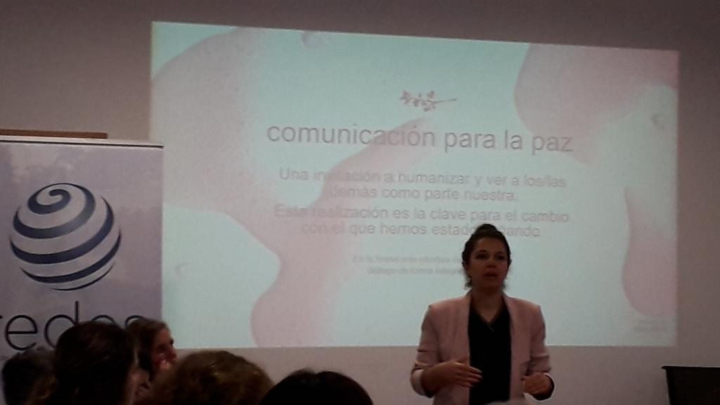 REDES_ONGD's tweet photo. #ComunicarParaLaPaz Humanizar y ver a las demás personas como parte nuestra. #CulturadelEncuentro #CUIDAdaniaIntegral @EnlazatePJ #ComunicaComAlma https://t.co/cpKEKaKEPQ