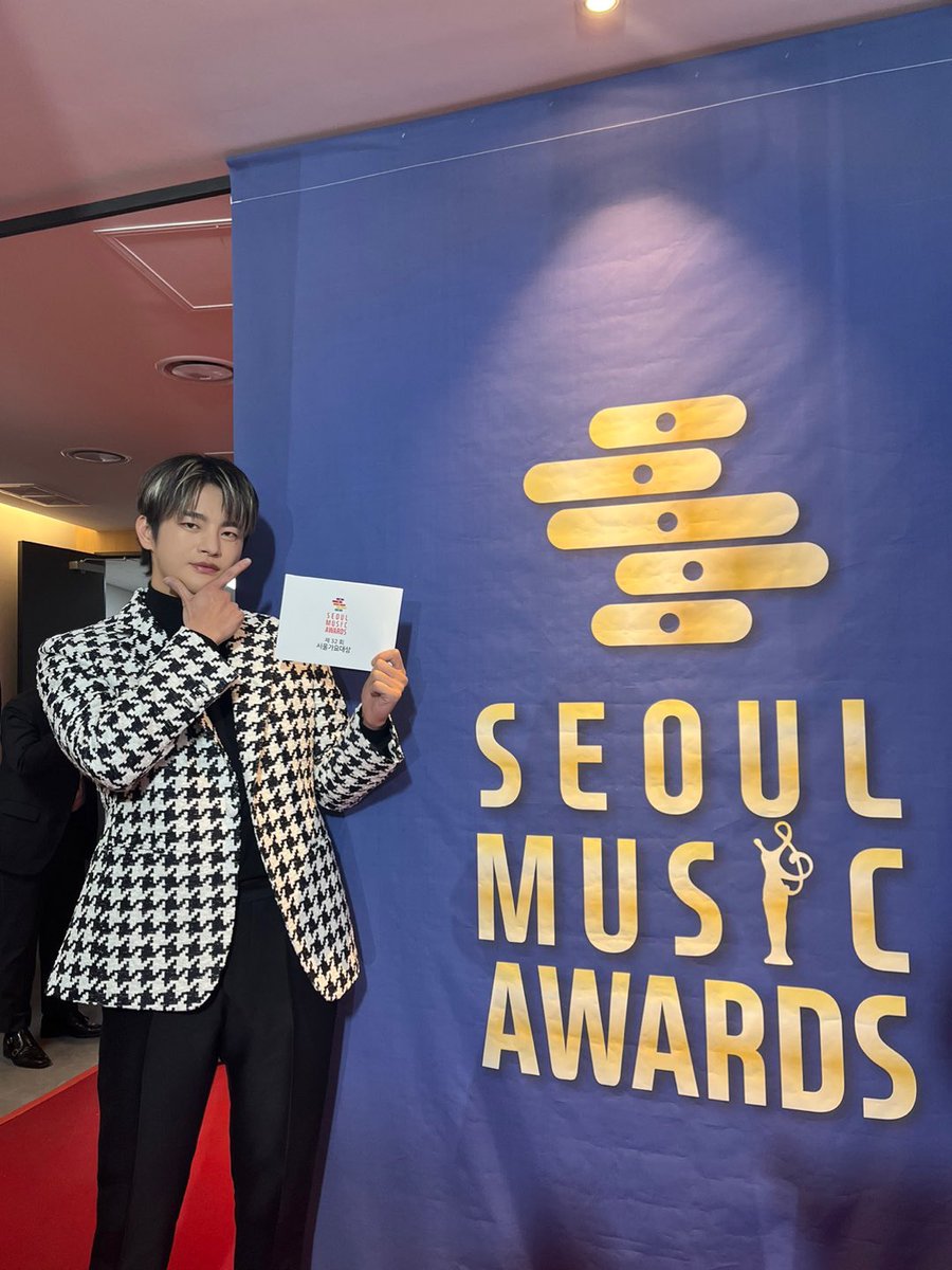 [#PHOTO]
제32회 서울가요대상에 시상자로 참석한 인국 배우🖤
헤메스에 능숙한 시상 능력까지 퍼펙트🫶🏻

#서인국 #SeoInGuk #제32회서울가요대상 #서가대 
#시상 #비하인드 #헤어브릿지까지완벽 #😎 
#스토리제이컴퍼니 #Storyjcompany