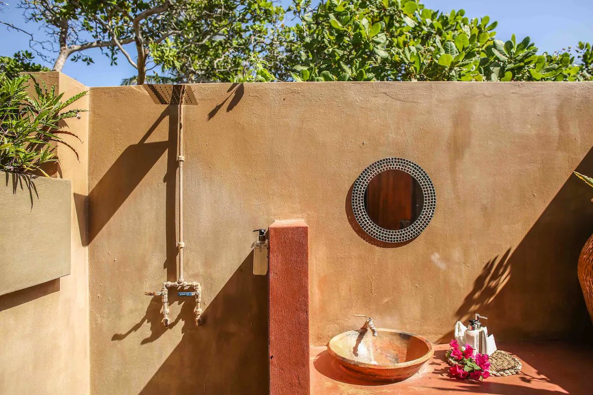 hadestays's tweet photo. Funky unique Mick Jagger private bungalow in nhambane, Mozambique will cost you US$50 a night.
#hadehomes #travel #africa https://t.co/lzYQfWetEB