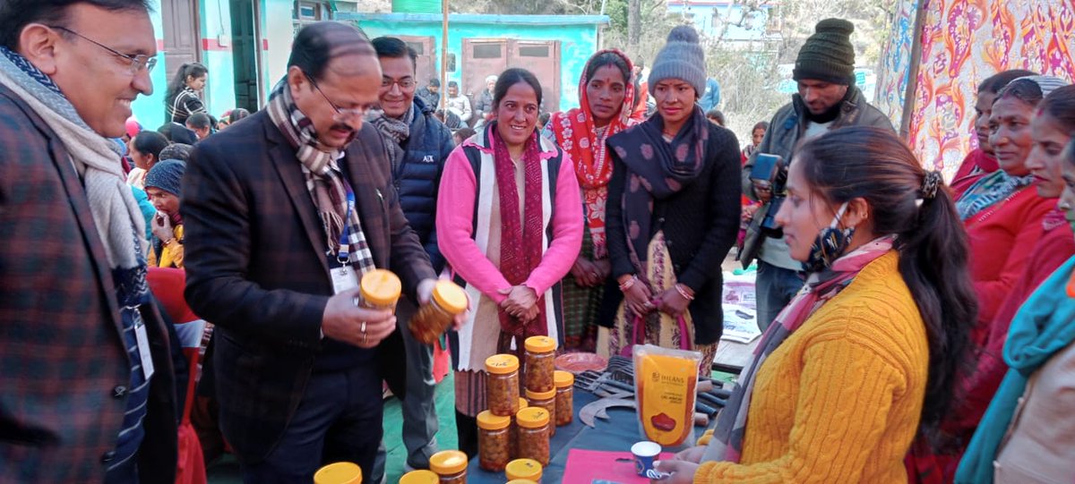REAPUttarakhand's tweet photo. Uttarkashi :- CCL camp were organised in chiniyali block during event 72 CCL sanction.#SHG showcase and sale their products #REAP #USRLM #UPaSAC
@basava_ias
@nitikakh22
@REAPUttarakhand
@CdoUttarkashi
@ukcmo
@UlacDemirag https://t.co/SRpxG7Tj9R