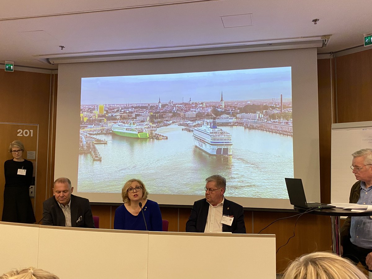 Mielenkiintoinen <a href="/visitestonia/">Visit Estonia</a> järjestämä #paneeli <a href="/messukeskus/">Helsingin Messukeskus</a> 
Äänessä @TallinkSilja <a href="/vikingline_fi/">Viking Line Suomi</a> @eckero_line toimitusjohtajat: @MargusSchults Taru Keronen ja <a href="/JanHanses/">Jan Hanses</a>