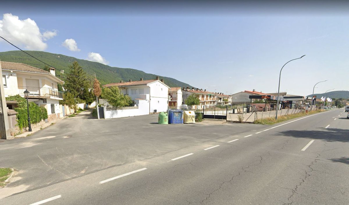 AYTOLAADRADA's tweet photo. ASÍ HEMOS IDO MEJORANDO NUESTRO PUEBLO🚧
Para una correcta visibilidad y buen acceso tanto a la CL 501, como a las urbanizaciones de La Flor y La Yedra, se adecenta este acceso.
#EnLaAdradaTodo #LaAdrada #SeguimosTrabajando #SeguimosProgresando https://t.co/PP8RwHM7I6