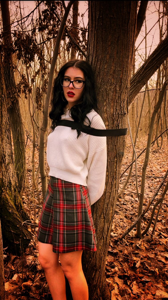 TinaTeen8's tweet photo. @smriti915 First time using a buttplug( in the forest)🔞🥵See the whole story for free https://t.co/oR0VG1RYjB https://t.co/f6L1QQ4635
