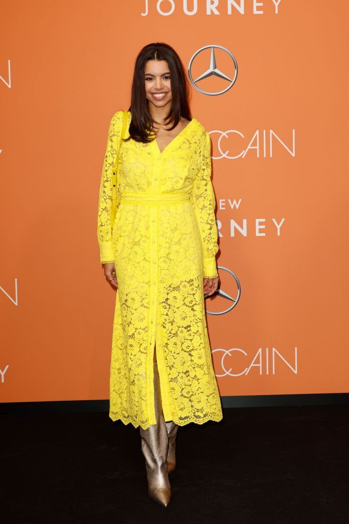 ItsAWagWagWorld's tweet image. #SarahRichmond is pure sunshine in yellow lace dress as she attends  the #MarcCain Show during the Berlin Fashion Week. #julianweigl #BerlinFashionWeek #borussiamönchengladbach