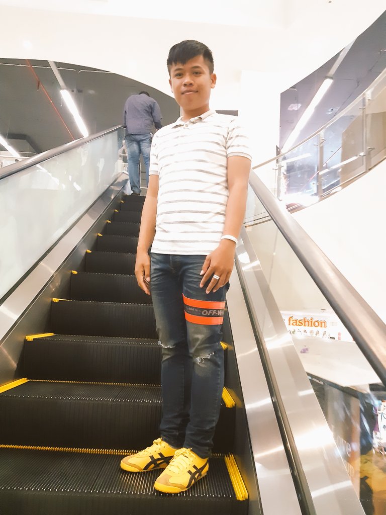 ວຽງຈັນໃຜໂສດເດມາມາມາພ້ອມໄປນຳສະເພາະຄົນໂສດກັບແຟນເຂົາໄປໄດ້ຫມົດຮາາາາາ