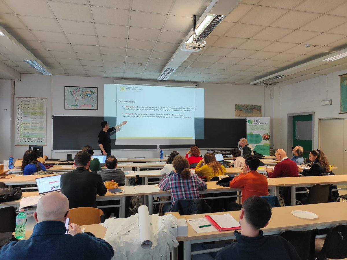 CoopsAgroCV's tweet photo. Hoy en Ferrara (IT), en una reunión de coordinación del proyecto LIFE #Microfighter. Nuestro compañero Juan Sorribas presenta el plan de ensayos para viña (Coop. El Villar) y olivo (@aovevirtudes). Objetivo: reducir el uso de cobre y mejorar la rentabilidad de las explotaciones https://t.co/ZrQKoiT0sN