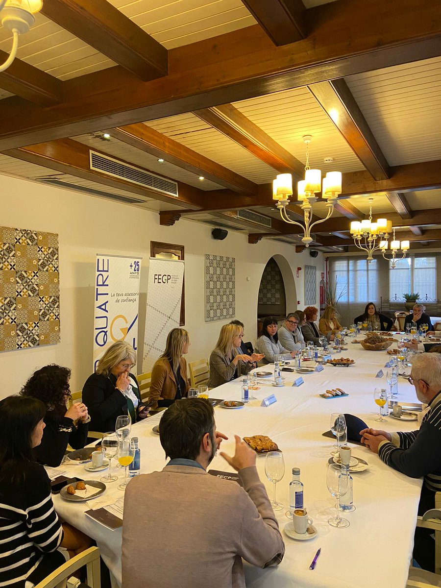 neuslloveras's tweet photo. Empresaris i empresàries Penedès-Garraf #FEGP ens hem reunit amb @evbonet Secretari Treball @treballcat i @AriadnaRectoret Directora @fpo_continua, amb @olga_vng Ens han explicat el nou Programa de Formació a Mida i el programa Projecte. Bons projectes i debat molt interessant! https://t.co/gSj0XmCxnT