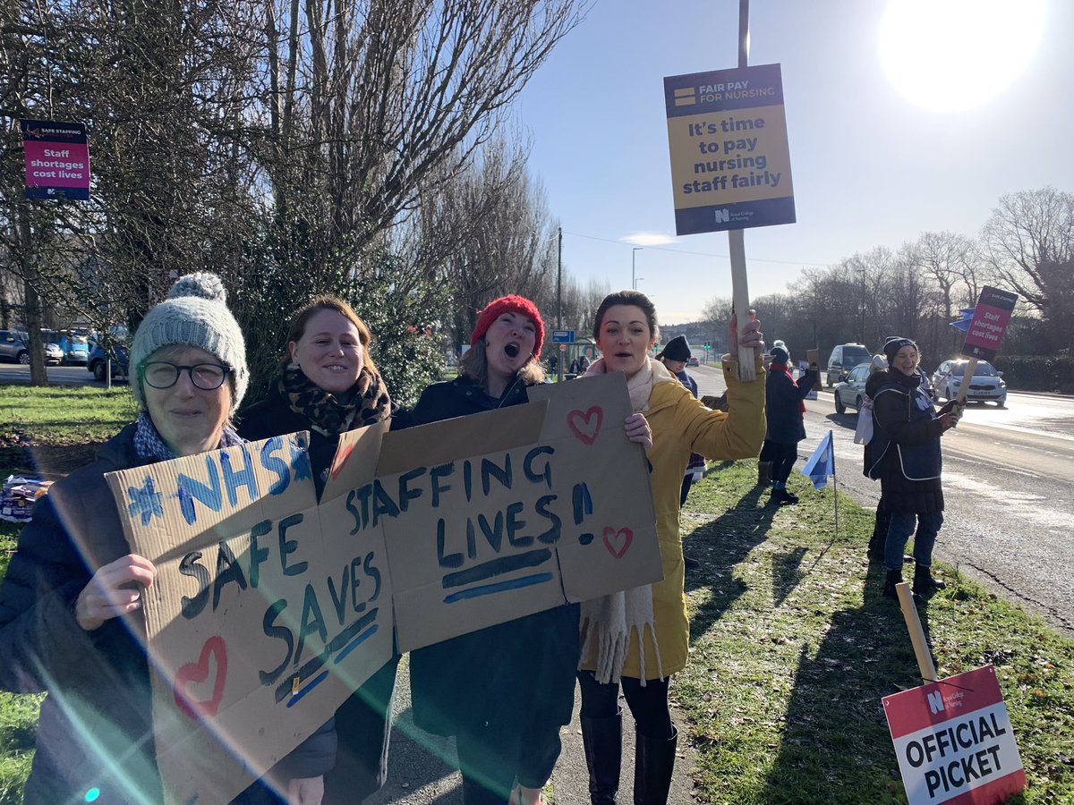 hepworth_becky's tweet photo. Supporting @Heccles94 and his colleagues in our lunch break #Rcnstrikes #iownurses #standtogether #dontmesswithnurses https://t.co/X1FiK7spWi