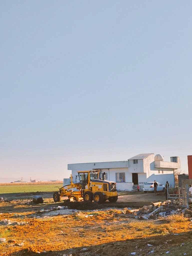 Okulumuzun çevre düzenlemesi için oluşturduğumuz talebi kırmayarak bizlere yardımcı olan Kaymakam/Belediye Başkan V. Fatih CIDIROĞLU'na ve Kızıltepe Kaymakamlığı'na çok teşekkür ederiz 😊💐
<a href="/fatihcidiroglu/">Fatih CIDIROĞLU</a> <a href="/KiziltepeKymlk/">T.C. Kızıltepe Kaymakamlığı</a> <a href="/belkiziltepe/">T.C. Kızıltepe Belediyesi</a> <a href="/kiziltepemem47/">Kızıltepe İlçe Milli Eğitim Müdürlüğü</a> <a href="/Vedat47Bayram/">Vedat Bayram</a>