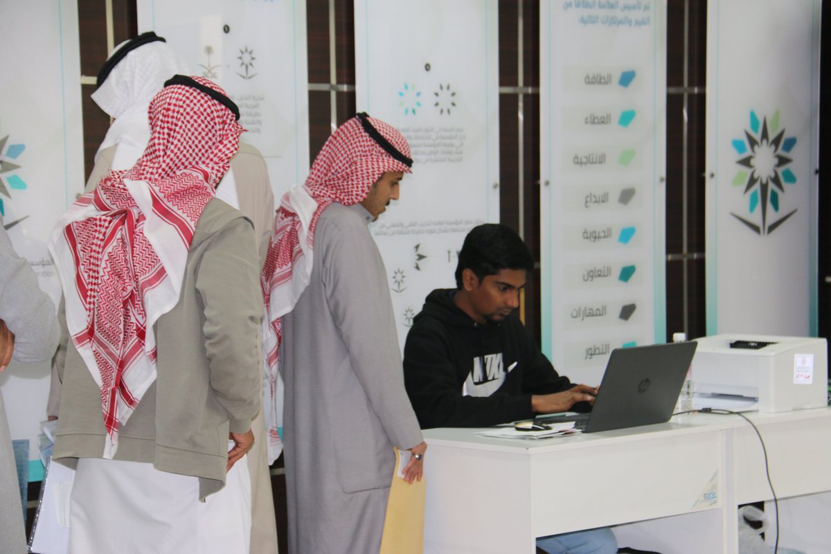 tvtc_g_med's tweet photo. أختتم ظهر اليوم"ملتقى التوظيف الرابع" والذي نظمته الكلية التقنية بالمدينة مدة يومين تقدم له العشرات من خريجي الكلية وقدمت الجهات المشاركة"250"وظيفة وأكد م.عبدالله الردادي عميد الكلية أن العزم منعقد على مساعدة الخريجين لأفضل الفرص الوظيفية
#التدريب_التقني 
#تقني_المدينة https://t.co/Yw3eURlcdG