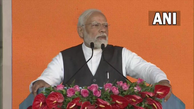 timesofindia's tweet photo. For the first time after independence, India is daring to dream big &amp; fulfil them. A long period in last century was spent discussing poverty, seeking help from world &amp; living somehow.For the 1st time in history of independent India, world trusts India's resolutions: PM in Mumbai https://t.co/NGNpix2r96