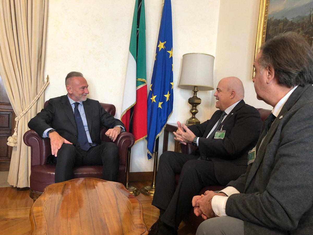 Il presidente nazionale della FIMP, dr Antonio D’Avino, ha incontrato l’On. Cappellacci, presidente della Commissione Affari sociali della Camera, e il Sen. Romeo. 
Si è discusso di futuri modelli organizzativi assistenziali e della particolare attenzione da dedicare ai bambini.