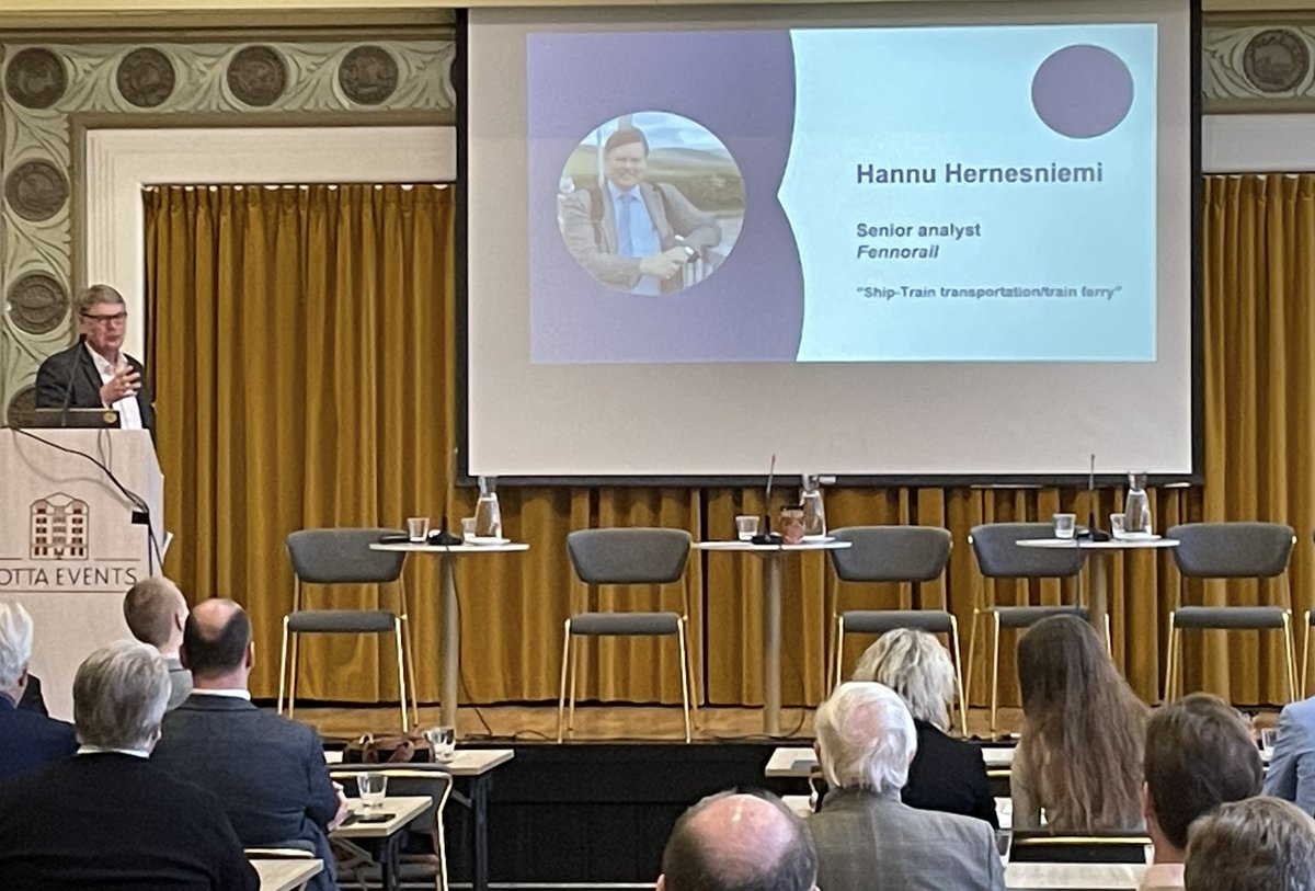 ITS_Finland's tweet image. Accurate information and eye-opening statistics on maritime traffic in the Gulf of Finland. Thank you very much Hannu Hernesniemi for your presentation. 

Ship-Train transportation/train ferry, Hannu Hernesniemi, Fennorail
#DigiLog2023