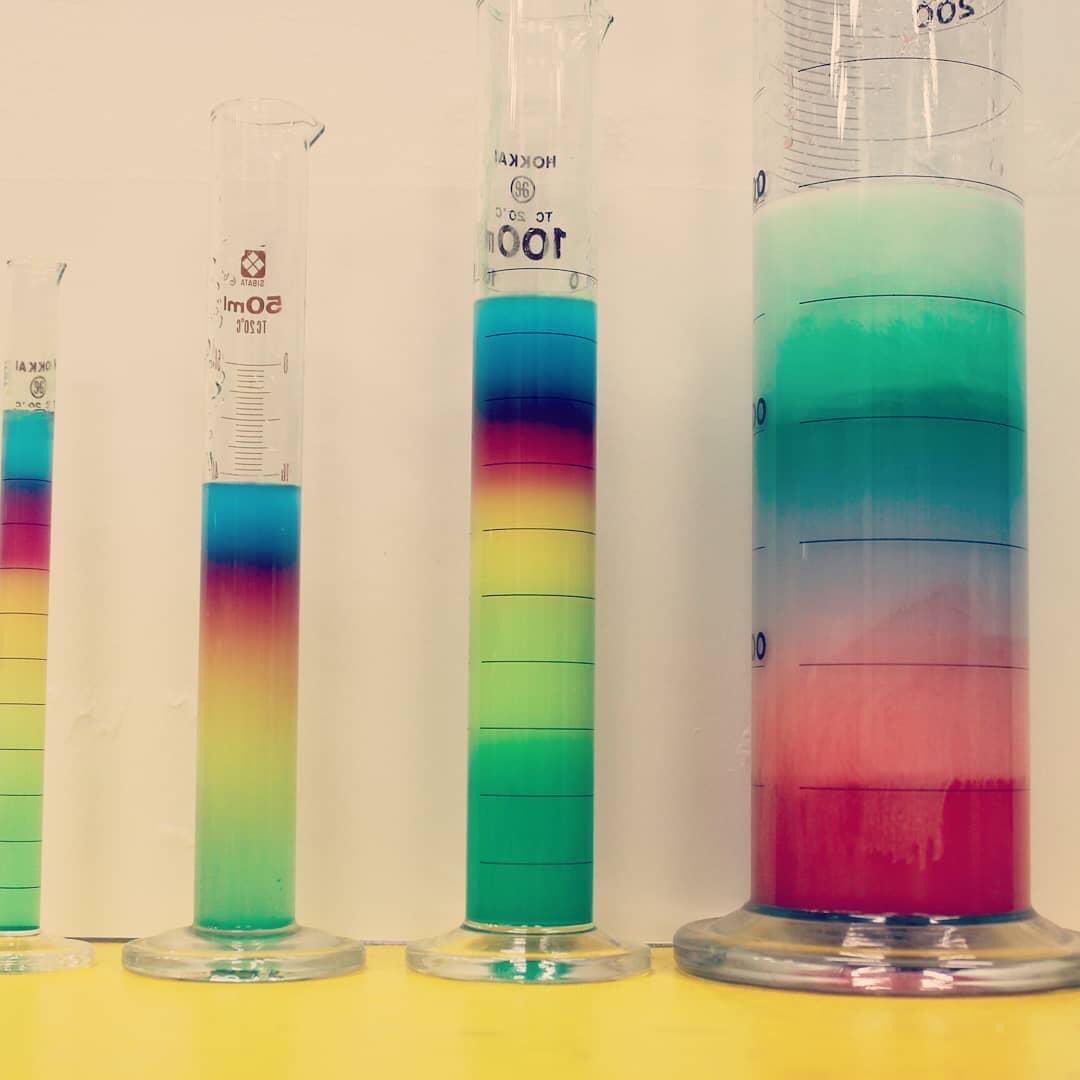 msc_miyazaki's tweet photo. なんでもサイエンス「かさねてカラフル!液体タワー」開催🧪
今回のテーマは「比重」!比重の性質を使って、カラフルな液体のタワーを作ります❣️
日時:1月22日(日) ① 12:10~ ② 14:30~
対象:入館者
https://t.co/OFPDnkeGIe
#MiyazakiCity_PR
#miyazaki_cityTA
#T_Kiyoyama #MJigyo https://t.co/h1qz0ZjbjA