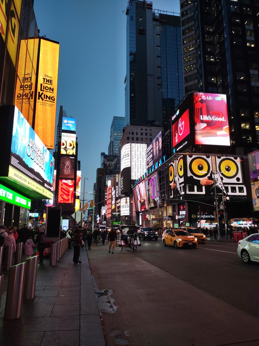 syrpet's tweet photo. Third day #NewYorkCity #tripnewyork @EdgeNYC #kasumi #timessquare https://t.co/IFJjwVYdSY