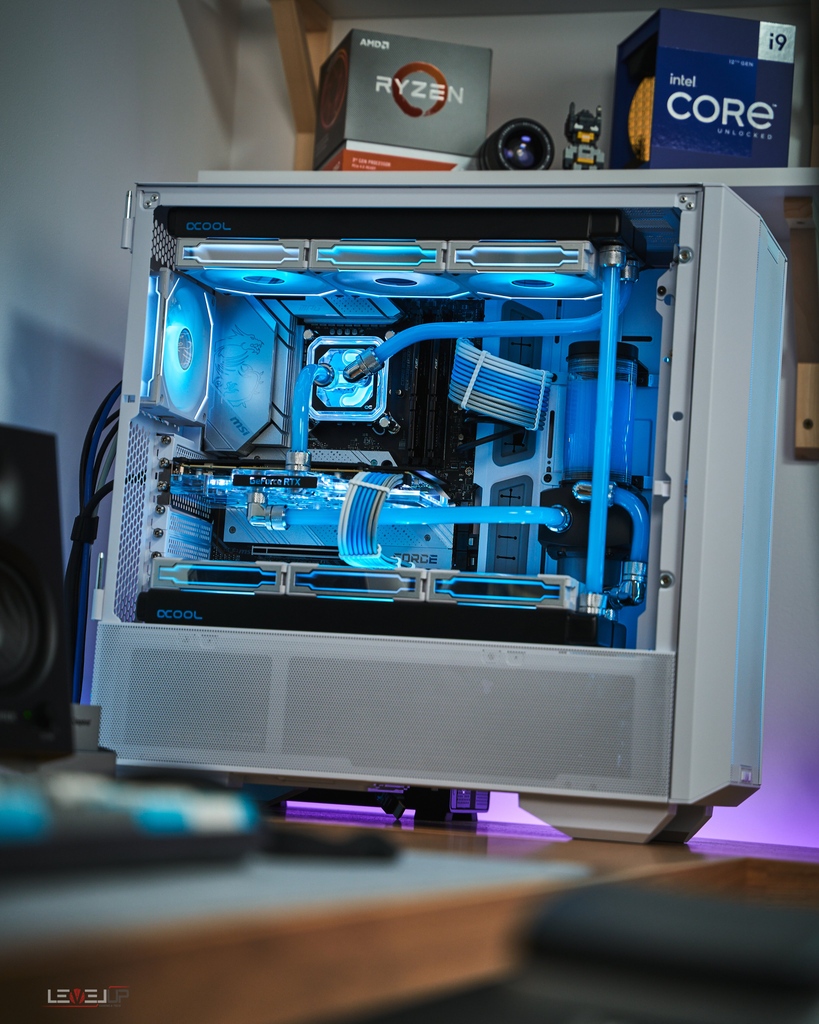 LIAN LI Global on X: Custom watercooling in the LANCOOL III is definitely  easier with all that extra space cr: @levelupgamingtech   / X