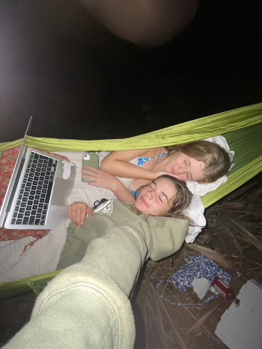 naja_arentoft's tweet photo. Had a fun time in the hammock tihi #whyistherenohammockemoji https://t.co/8RiiDs9laA