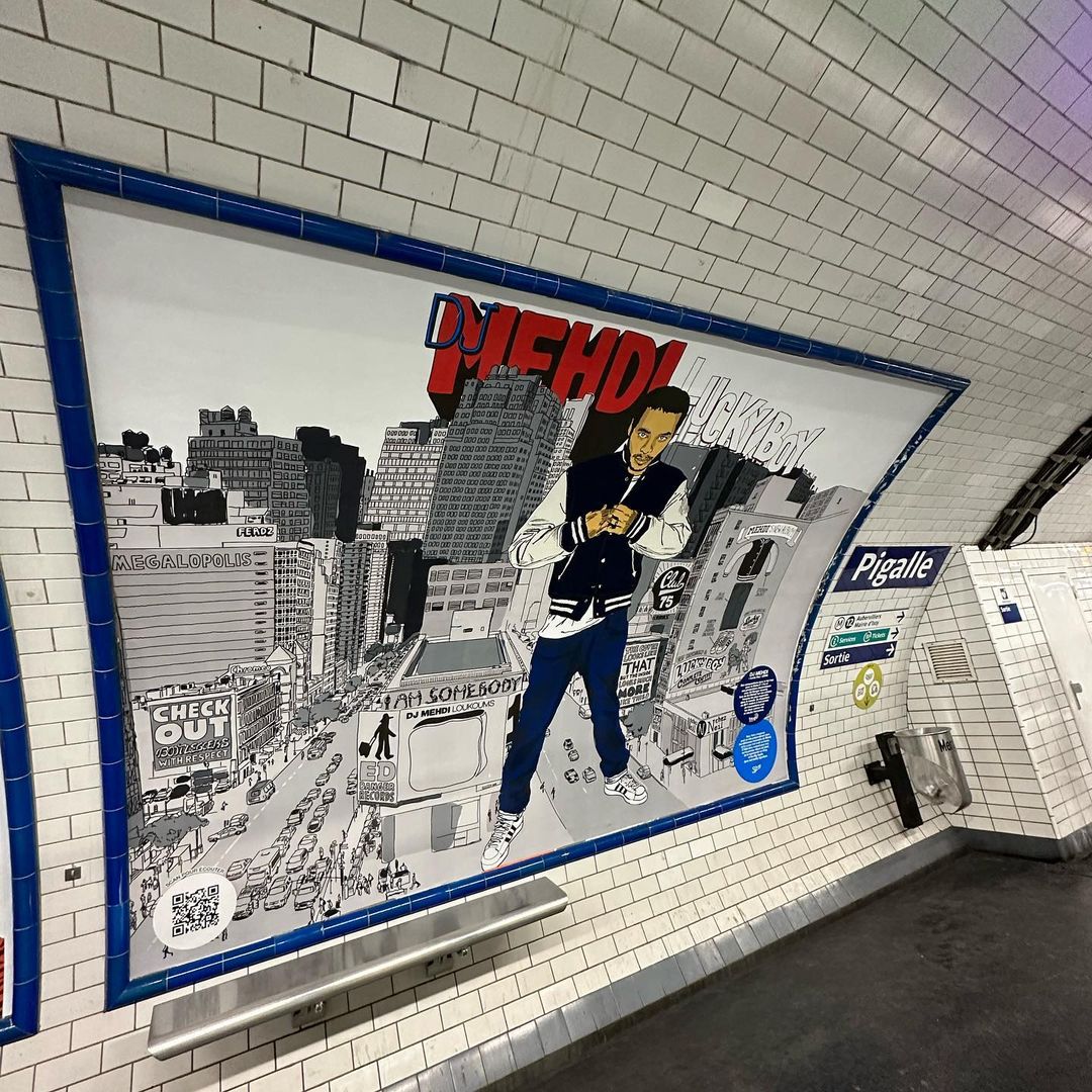 frenchcrowd's tweet photo. Pour fêter ses 20 ans, le label @edbangerrecords investi les murs de la station de métro Pigalle à Paris, en exposant 13 pochettes de ses disques emblématiques 🇫🇷 😍 📀 #EdBangerRecords #Label https://t.co/6C1QG0iVKl