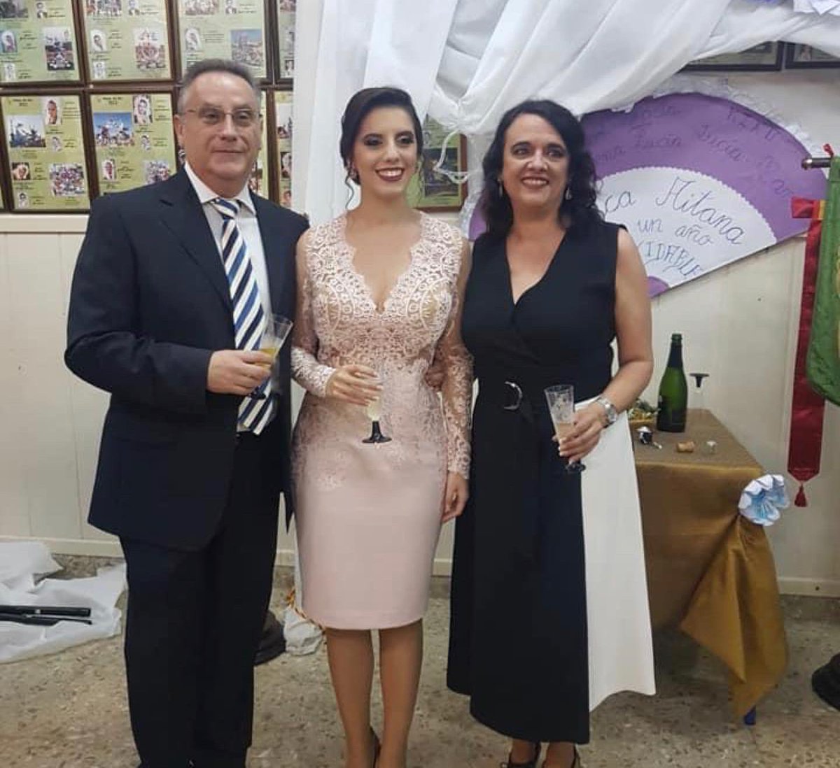 Lamentamos comunicar desde la Hoguera de Poligono de San Blas la perdida de una de nuestras comisionadas, Mari Carmen Mota. 

Mandamos un fuerte abrazo de cariño a sus familiares y amigos. 

Por este motivo quedan SUSPENDIDOS todos los actos previstos para este fin de semana.
🥲