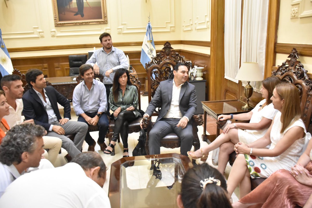 IngridJetter's tweet photo. @PatoBullrich ya está en Corrientes!Visitamos al Gobernador @gustavovaldesok 
#LaFuerzaDelCambio https://t.co/GHXIt5lLii