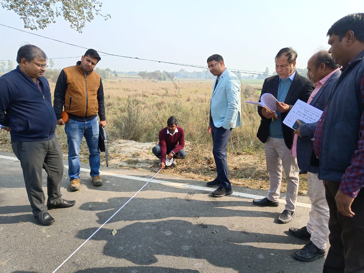 पीडब्ल्यूडी द्वारा मोतीगंज डुमरियाडीह से तरबगंज संपर्क मार्ग के चौड़ीकरण एवं सुदृढ़रीकरण कार्य का निरीक्षण कर गुणवत्ता परखी गई। <a href="/UPGovt/">Government of UP</a> <a href="/CMOfficeUP/">CM Office, GoUP</a> <a href="/ChiefSecyUP/">S.P. Goyal, Chief Secretary, GoUP</a>