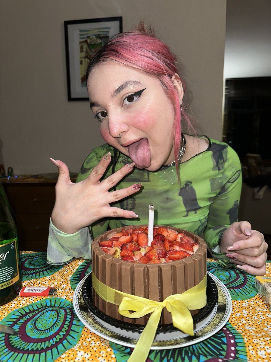 belle belinha on Twitter: “Oiii gente e meu niver hj Se vc não sabe oq