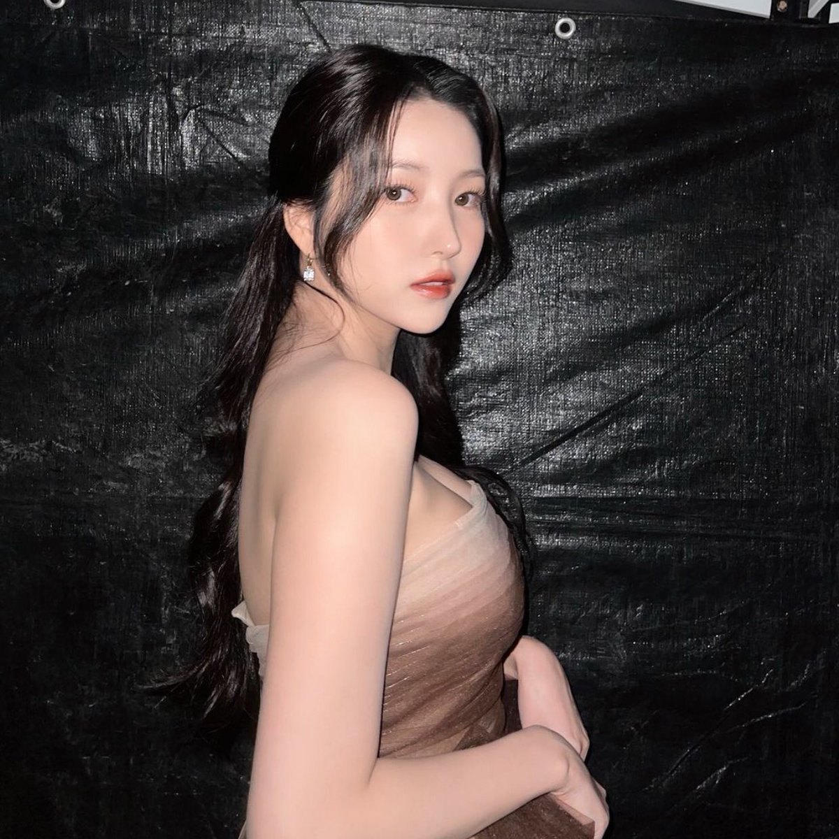 Sowonous's tweet photo. Serving my best look tonight.  Returning to the award ceremony tonight after several years of absence, even though not with my fellow members and being present to announce the winner of one of the existing categories, it’s an honor that I can be grateful for tonight. https://t.co/M3AE2CA8I6